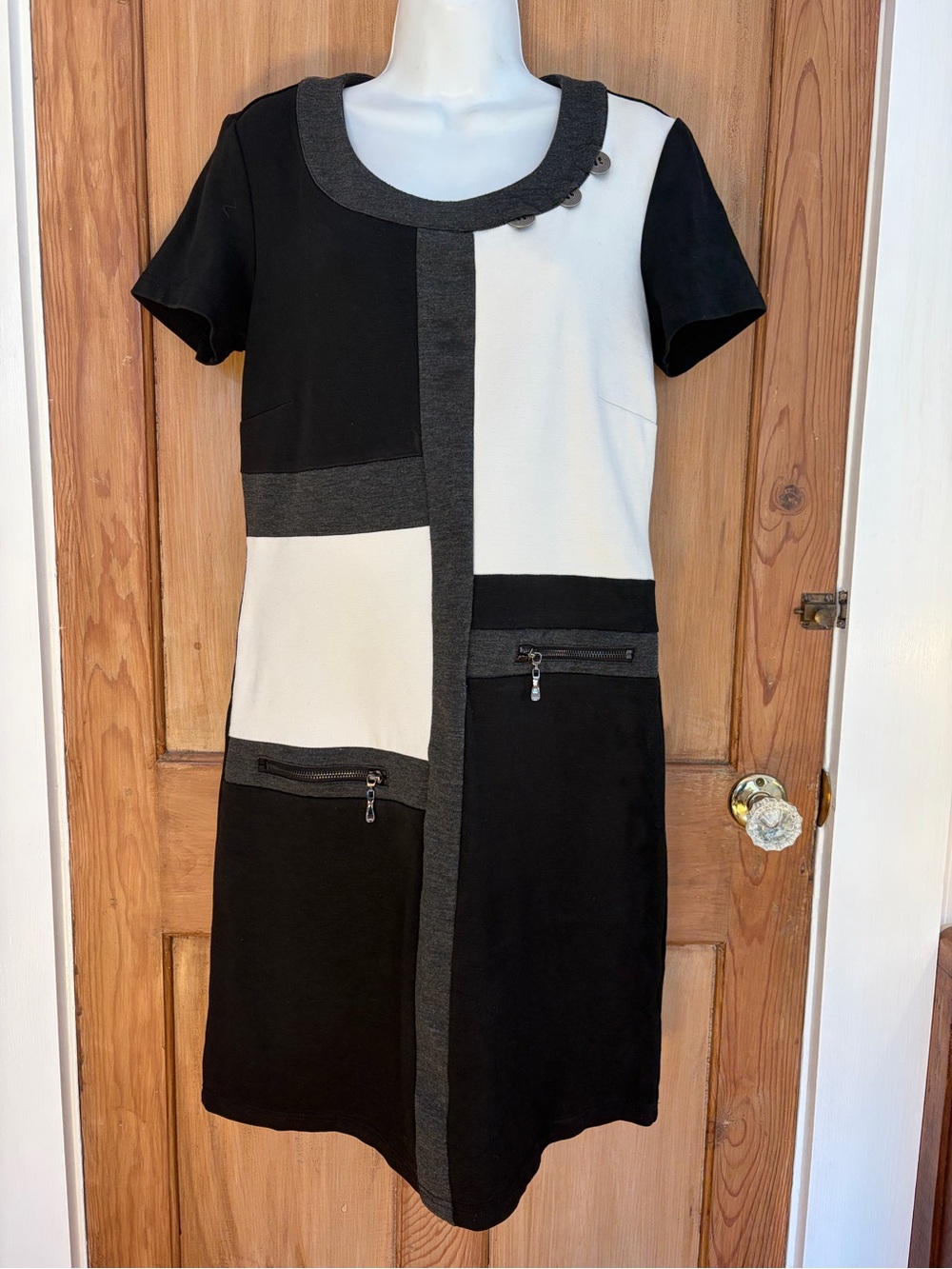 Modern Black and White Colorblock Short Sleeve Dress